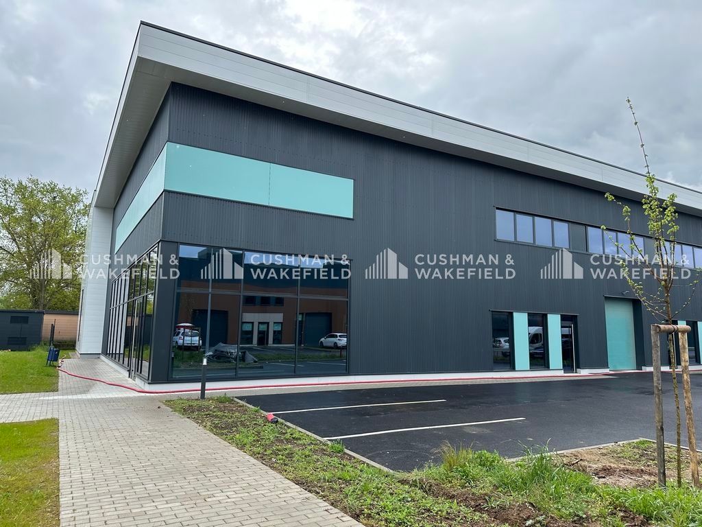 Location activités 680 m² non divisibles