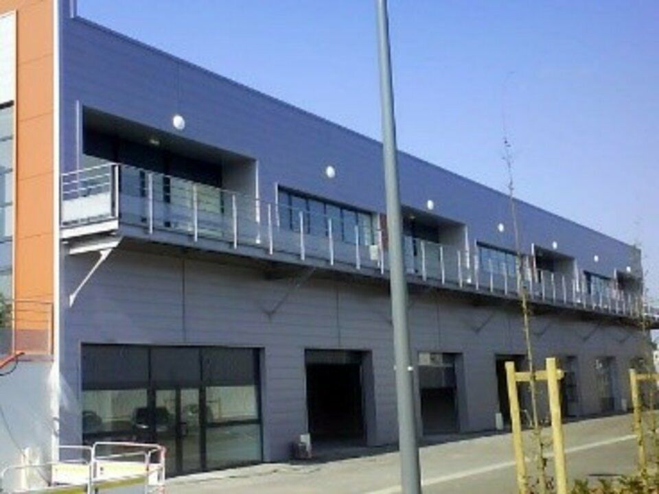 Location local d''activites 260 m² non divisibles
