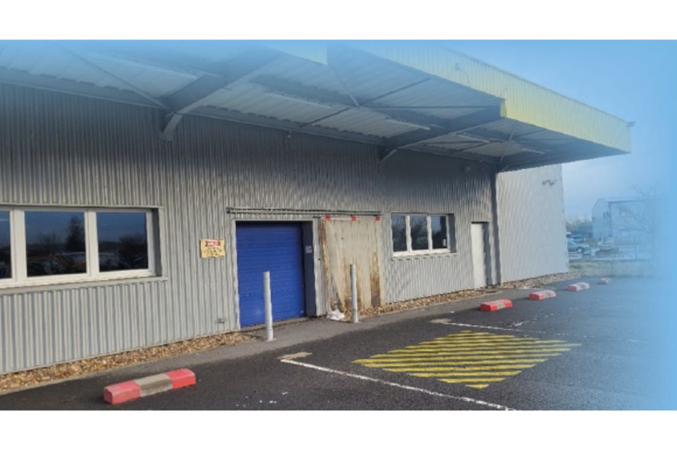 Vente local d''activites 600 m² non divisibles