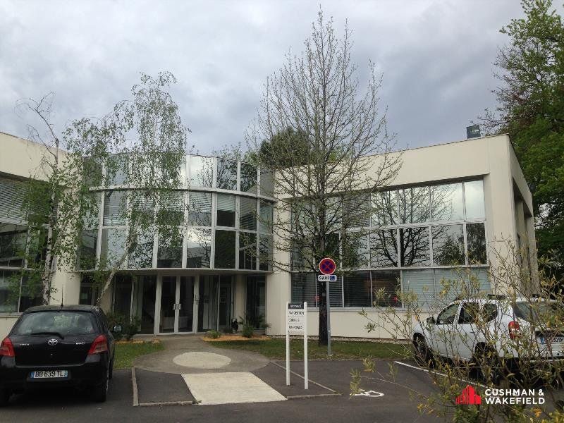 Location bureaux 425.1 m² non divisibles