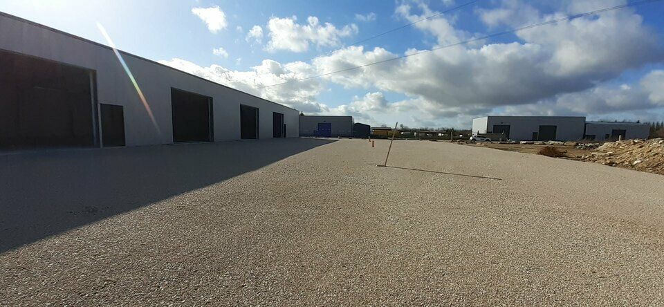 Location local d''activites 1000 m² non divisibles