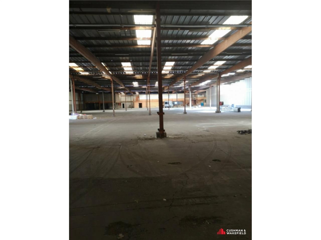 Entrepôt à louer sur l'axe A89 à Coutras