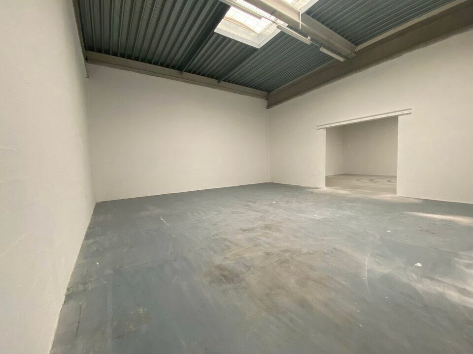 Location local d''activites 389 m² non divisibles