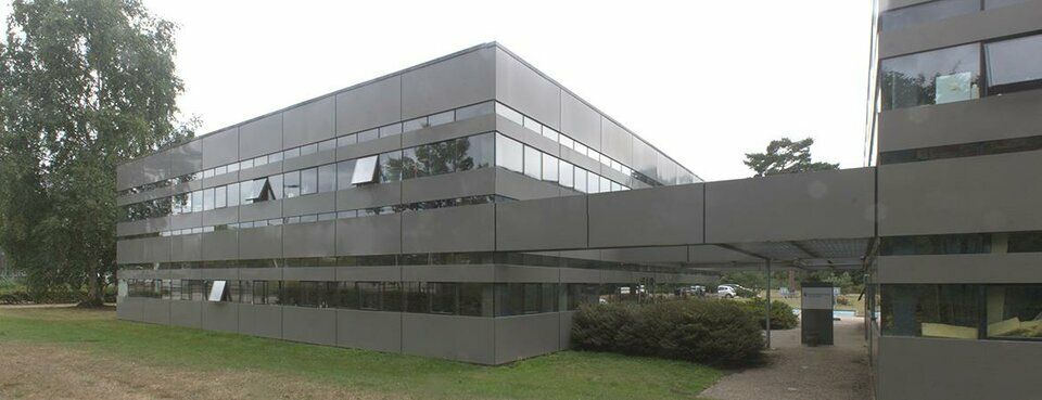 Location local d''activites 200 m² non divisibles