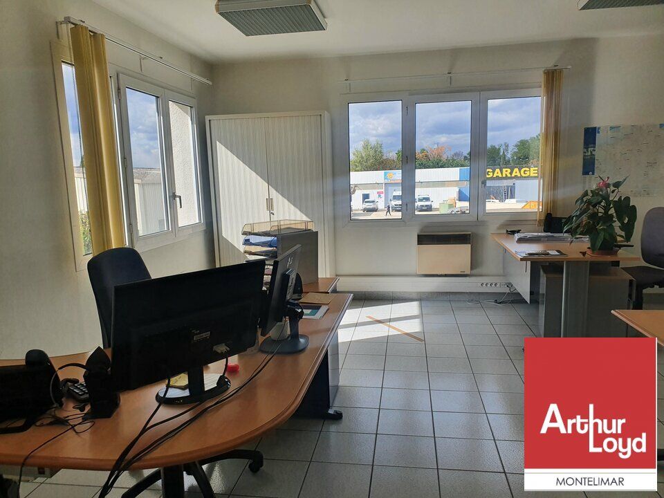 PIERRELATTE - A LOUER - PLATEAUX DE BUREAUX EN ETAGE AVEC PARKING