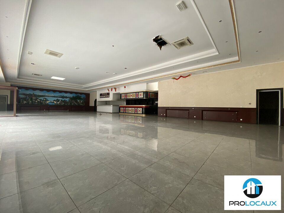 Location local commercial 527.52 m² non divisibles