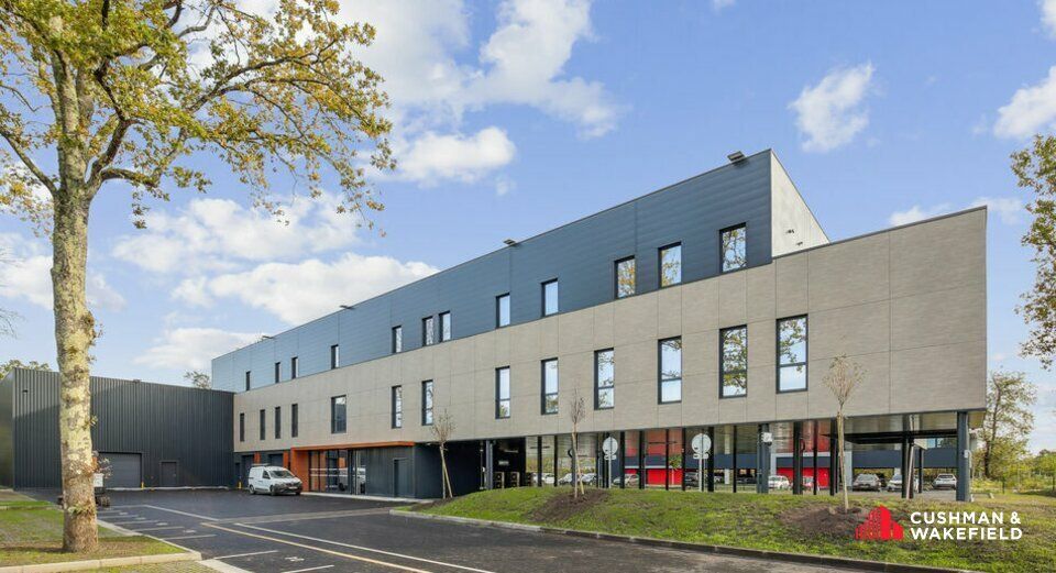 Location local d''activites 583.4 m² non divisibles
