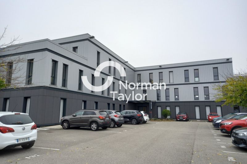 Location bureaux 246 m² non divisibles