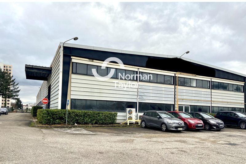 Location local d''activites 4204 m² divisibles à partir de 2002 m²