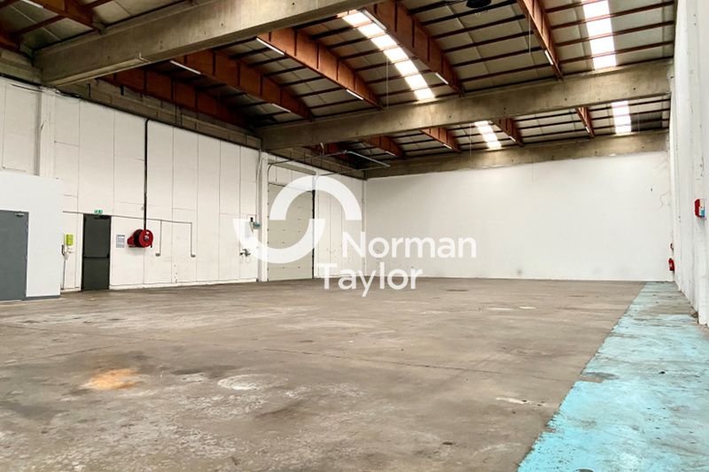 Location local d''activites 850 m² divisibles à partir de 340 m²