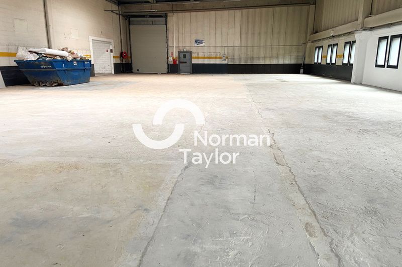 Location local d''activites 1694 m² divisibles à partir de 653 m²