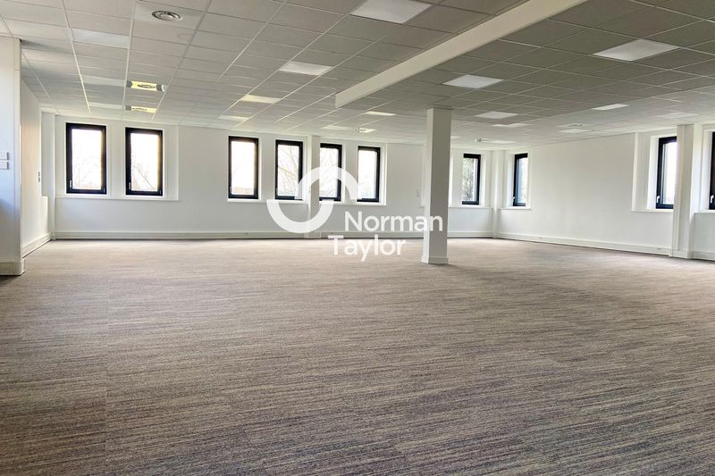 Location bureaux 15676 m² divisibles à partir de 34 m²
