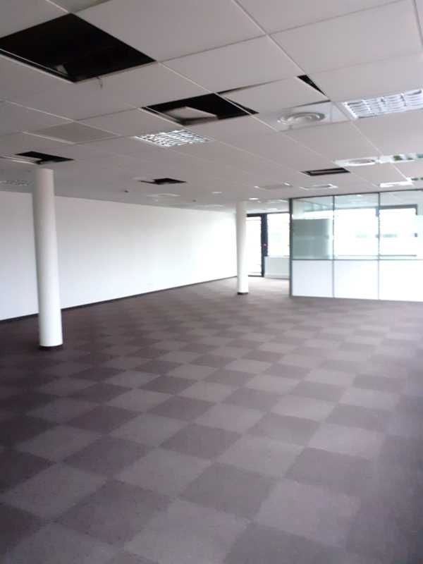 A proximité de l'A43, au sein du parc technologique, nous vous proposons à la location 2 lots de bureaux, un de 130 m² et un de 173 m² situés dans un complexe tertiaire clos et sécurisé.