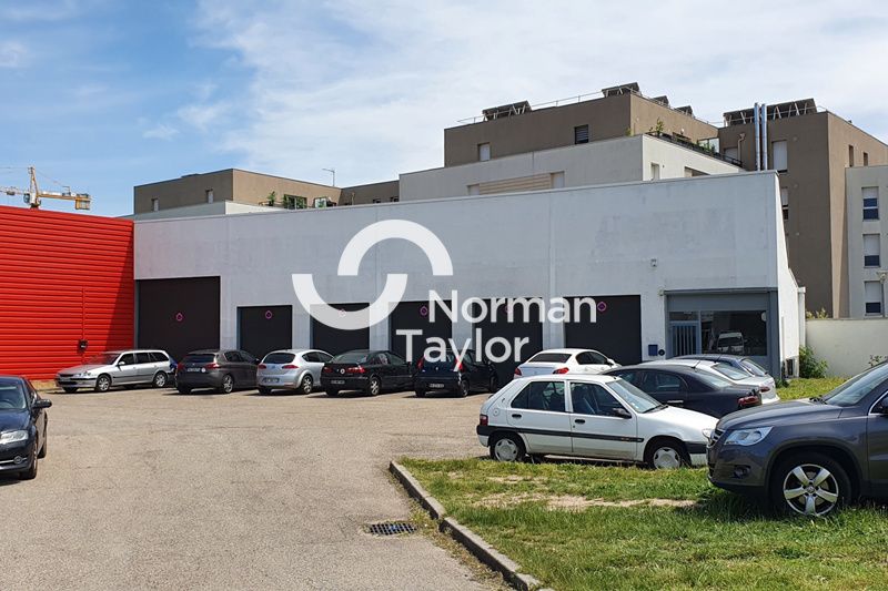 Location local d''activites 400 m² non divisibles