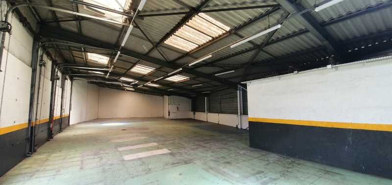 A Pierre Bénite,Boulevard de l'Europe,nous vous proposons un local d'une surface de 400 m², à la location. Disponibilité immédiate.