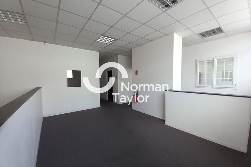 Location bureaux 270 m² non divisibles