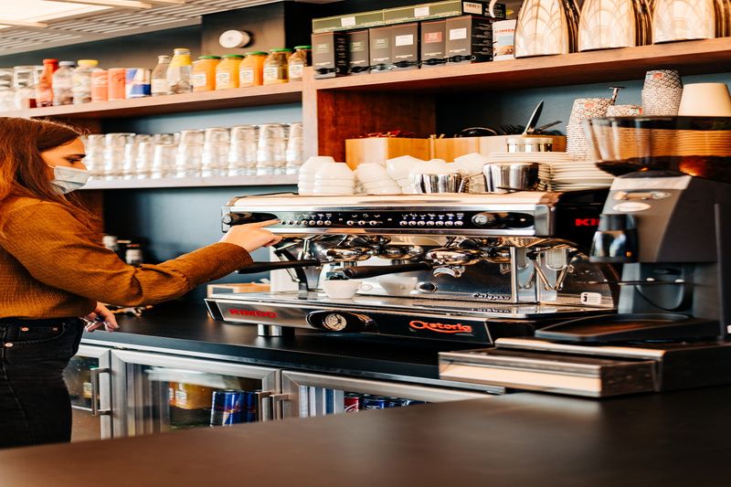 Bureaux privatifs dans l'immeuble le Lumen à Lyon Confluence.