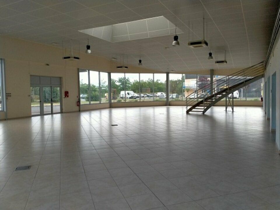 Local d'activités de 898 m² à louer au sud de Tours