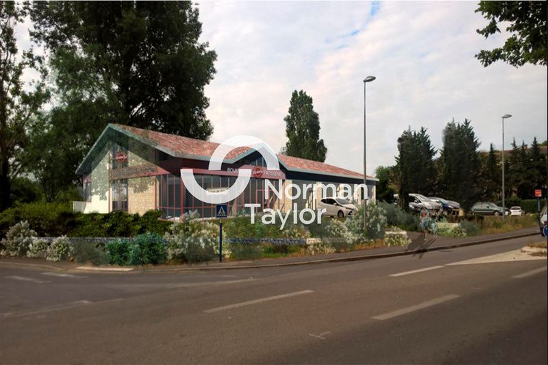 Location local commercial 467 m² divisibles à partir de 87 m²