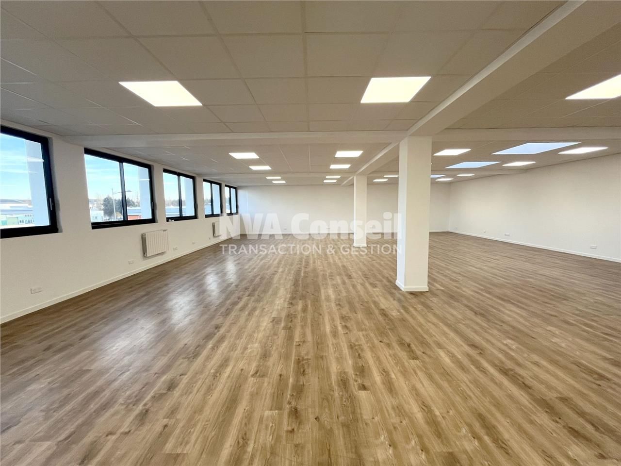 Location bureaux 214 m² à Beauchamp