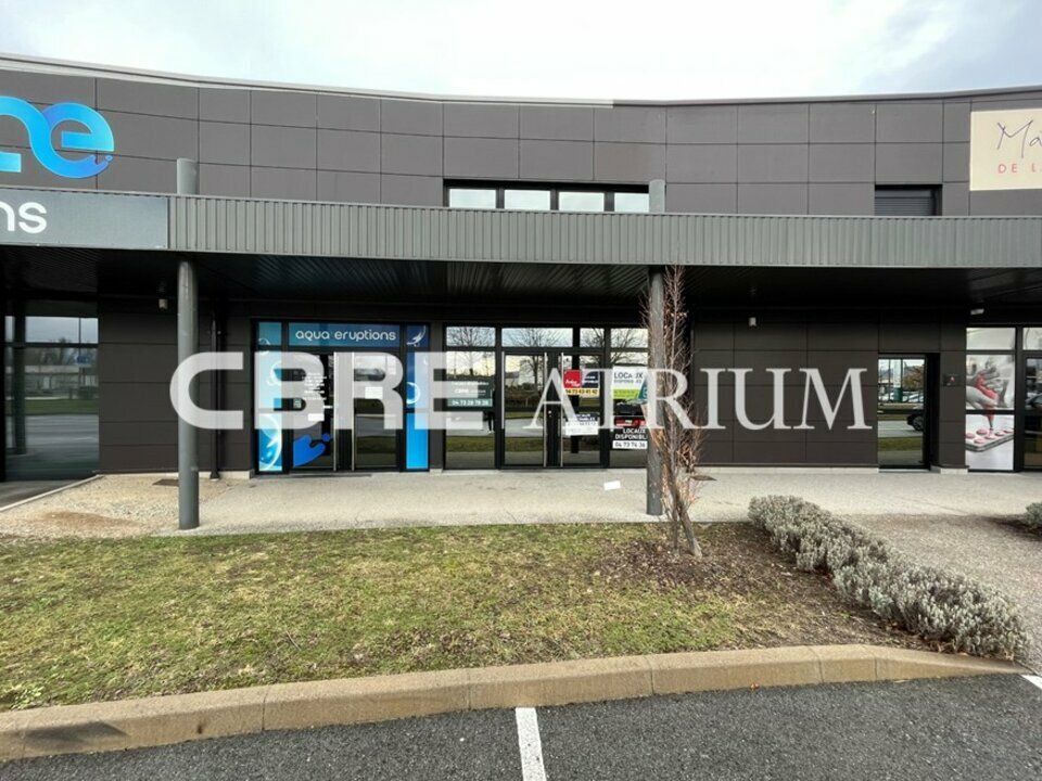Location local commercial 596 m² non divisibles