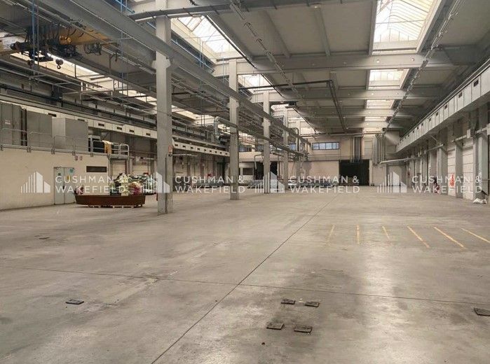 Location entrepôt 2678 m² non divisibles