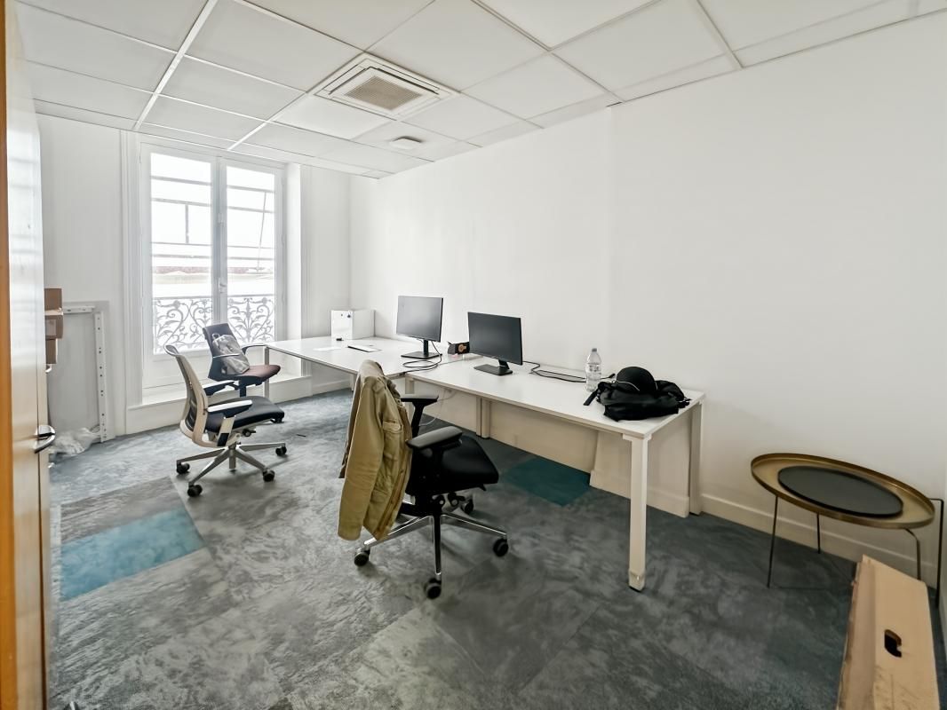 Location Bureaux 162 m² non divisibles