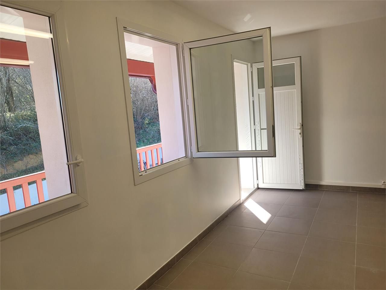 Location bureaux 90.00 m² à BIDART