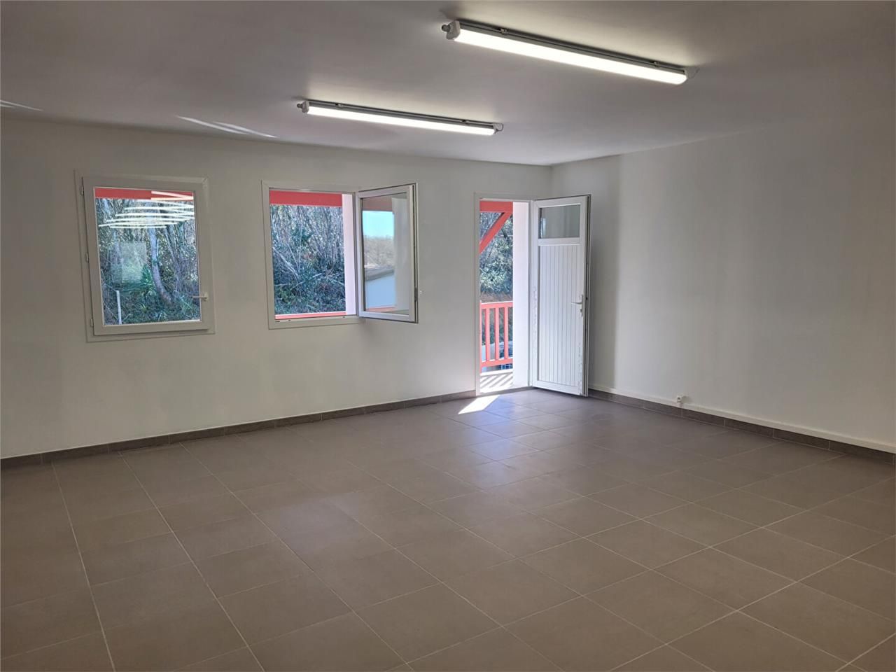 Location bureaux 90.00 m² à BIDART