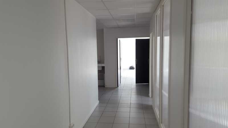 A louer, bureaux aménagés et cloisonnés d'environ 100 m² 