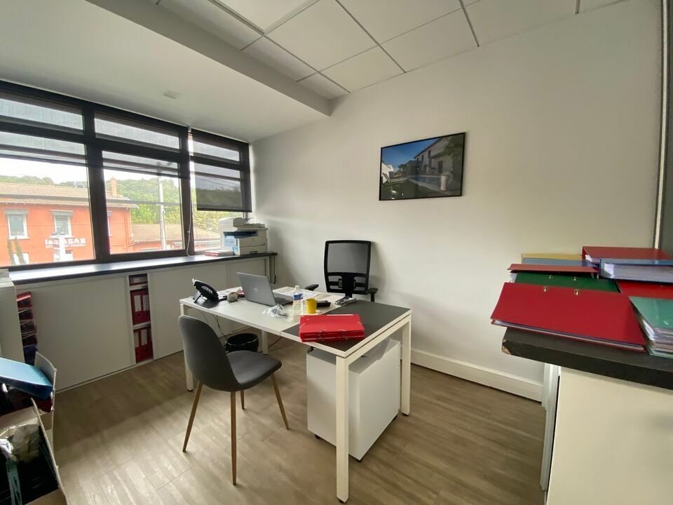 Valoris Real Estate vous propose à la location des bureaux neufs à Neuville-sur-Saône, au sein du Parc "Neuville industrie" dans un cadre industriel historique des années 50 reconverti en parc de multiples activités.