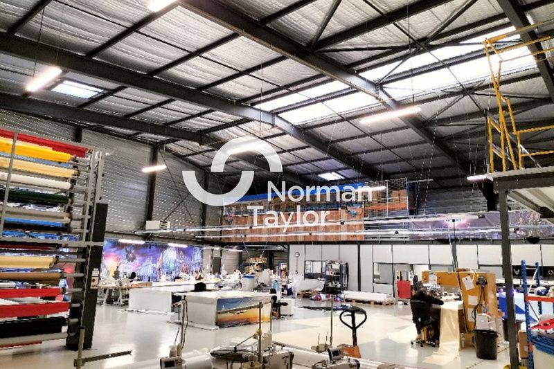 Location local d''activites 1310 m² non divisibles