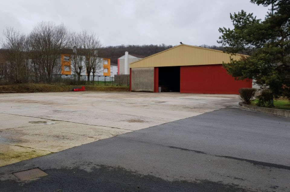 Vente local d''activites 714 m² non divisibles