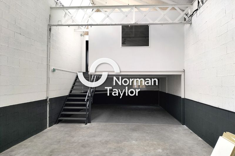 Location local d''activites 129 m² non divisibles