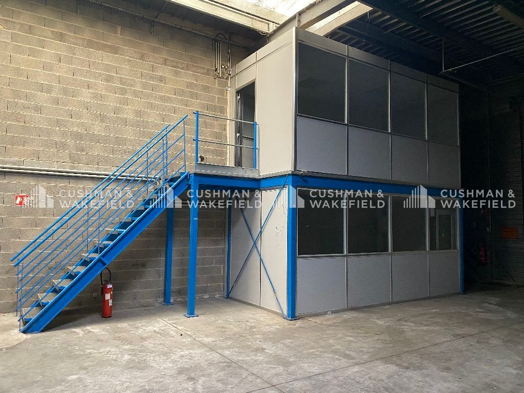 Location activités 950 m² non divisibles