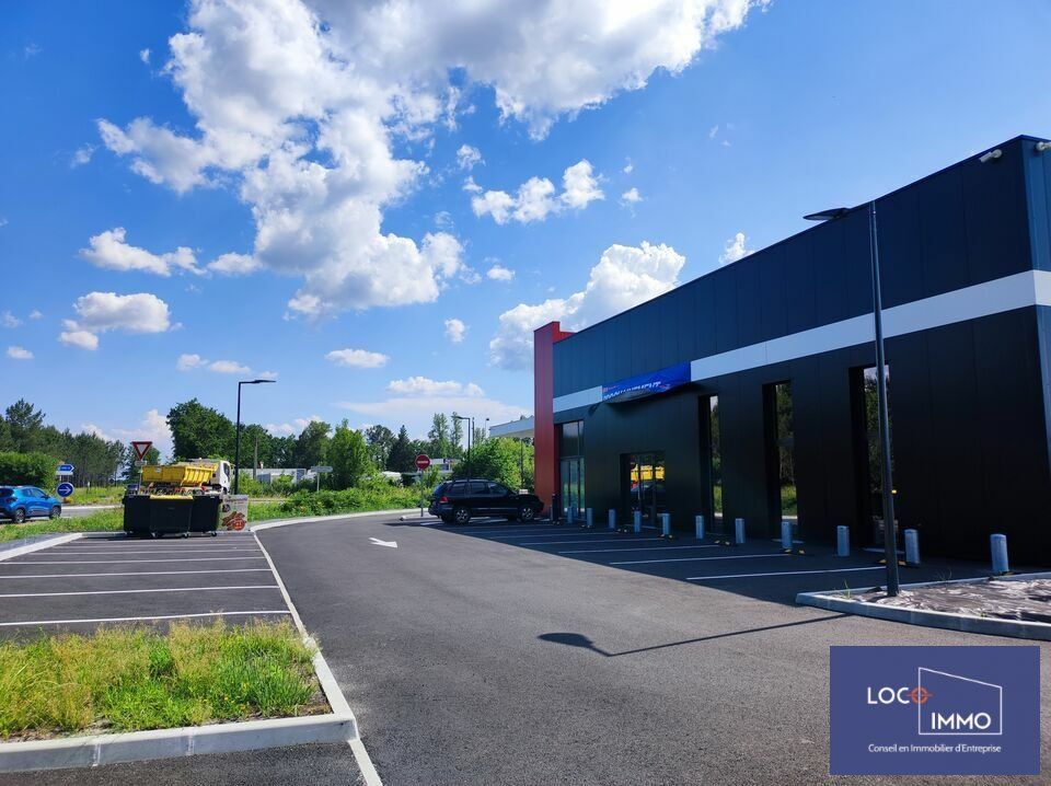 Location local commercial 490 m² divisibles à partir de 93 m²