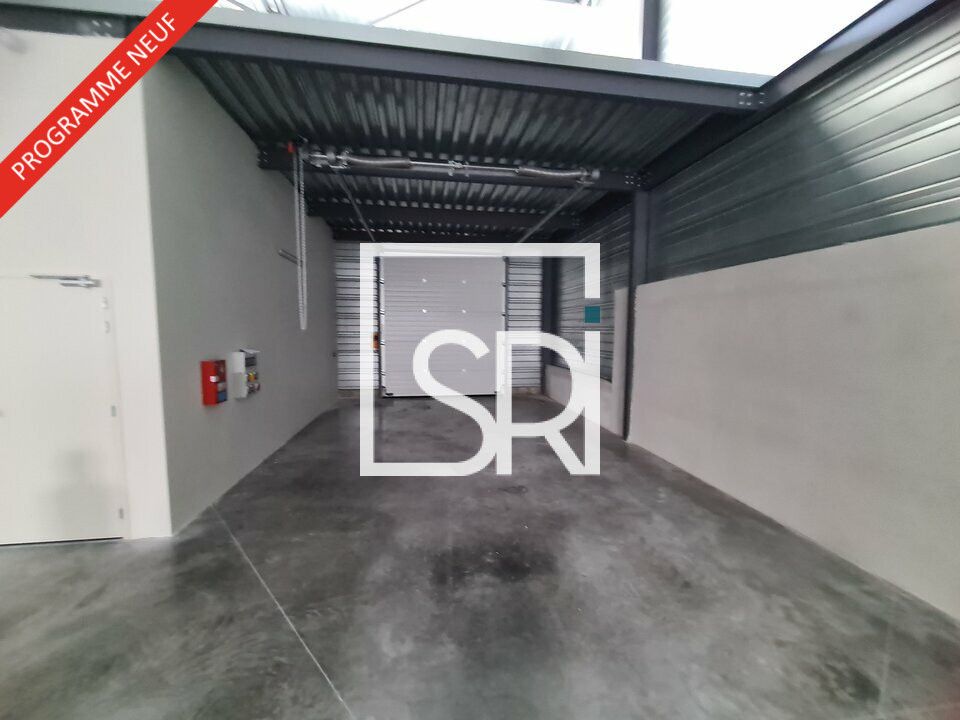 3068 m² pour ce entrepot en location à Cournon d'auvergne