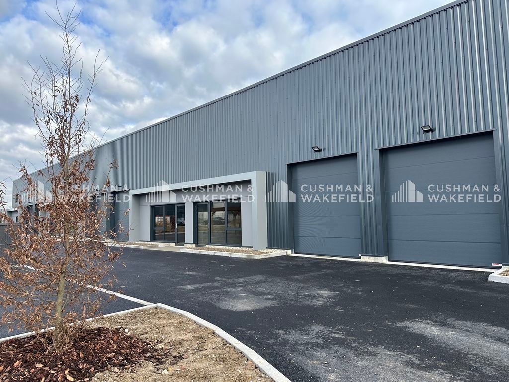 Location activités 321 m² divisibles à partir de 153 m²