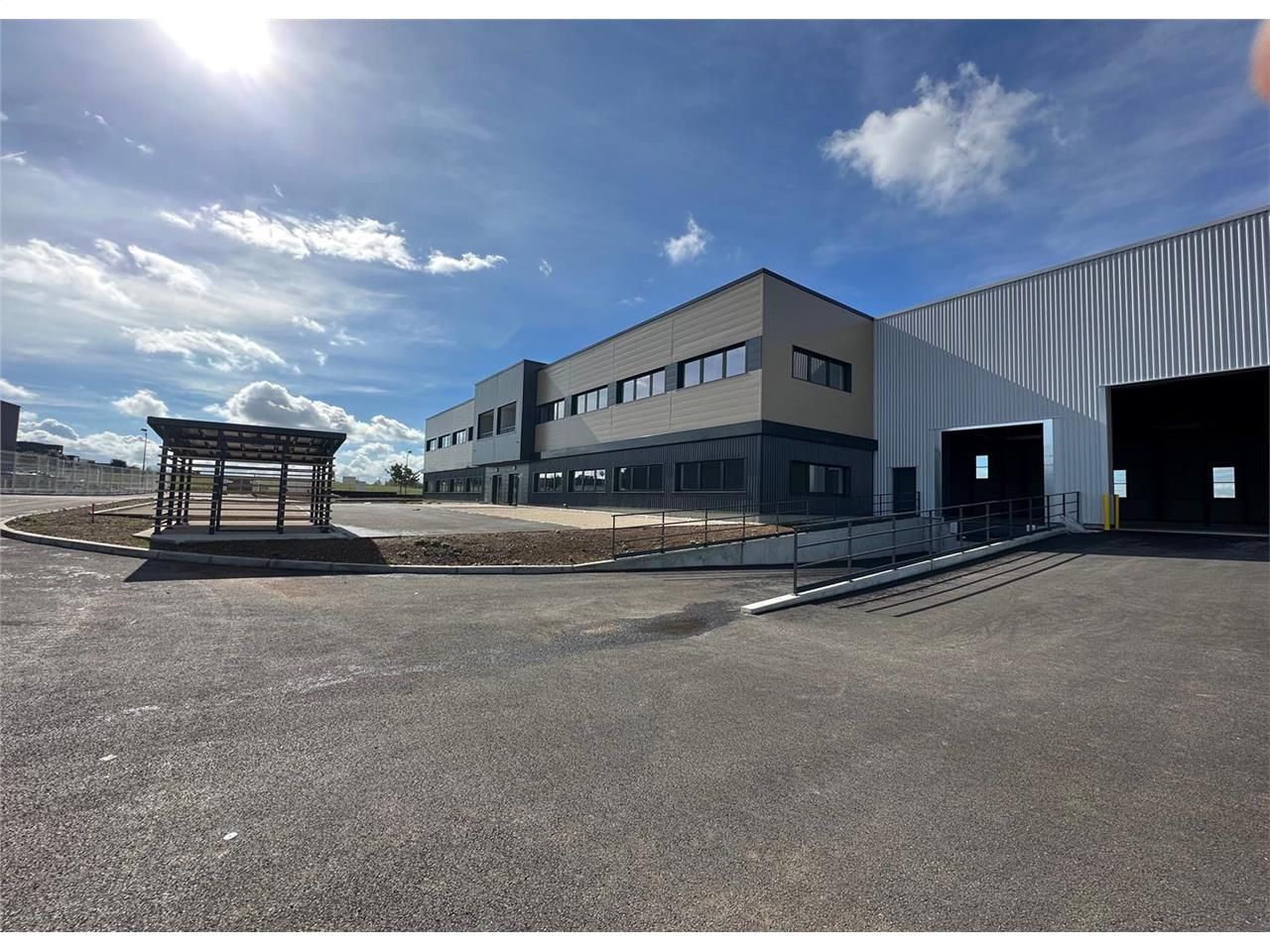 Location local 3376 m² à Colombier-Saugnieu