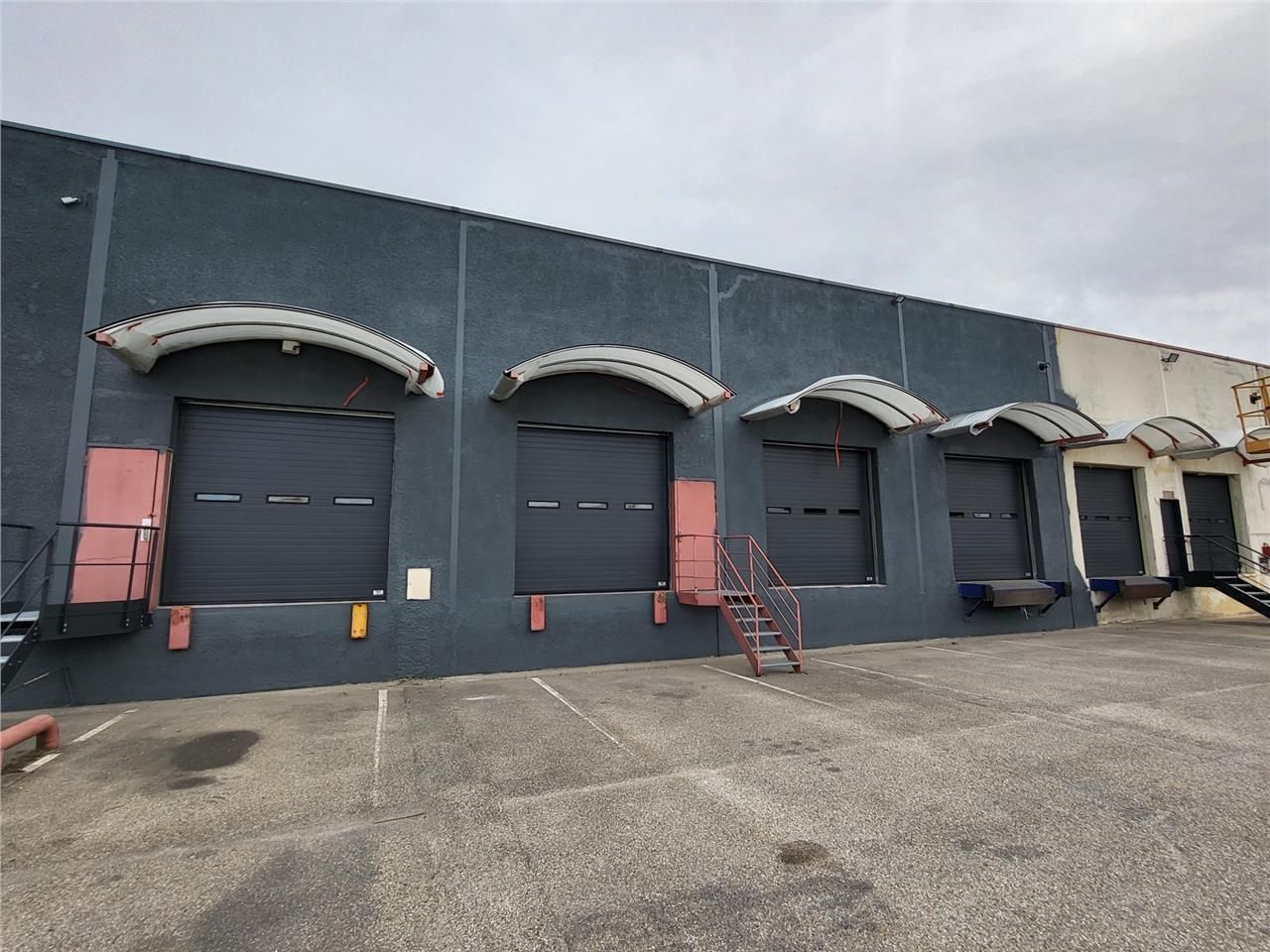 Location local 4294 m² à Corbas