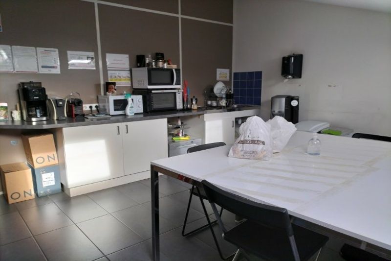 A vendre locaux d'activité de 2 167.2 m² à Villeurbanne.