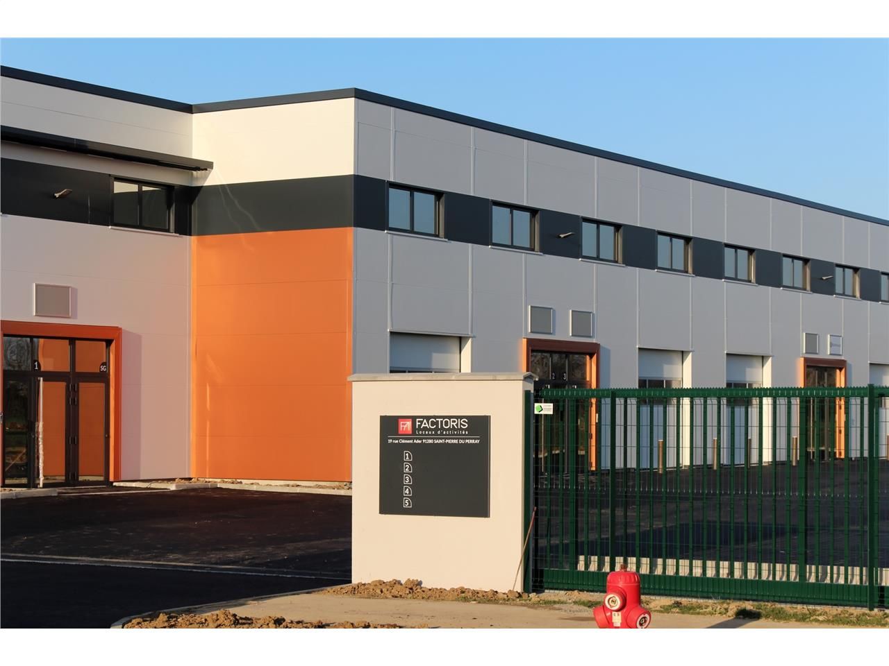 Location local 206 m² à SAINT PIERRE DU PERRAY