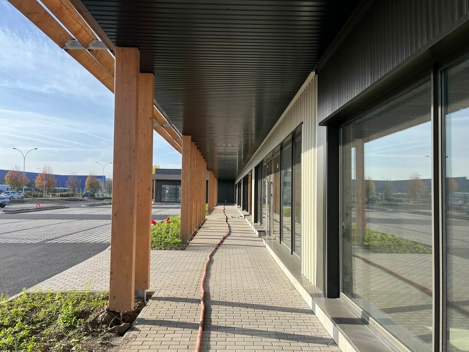Vente local d''activites 9068 m² divisibles à partir de 130 m²