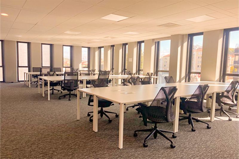 A Lyon 9, plateau de bureaux d'environ 800 m² en R+4 disponible à la location.