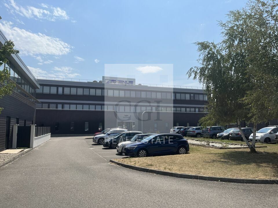 Bureaux à Vaux-Milieu, Immeuble Tertiaire