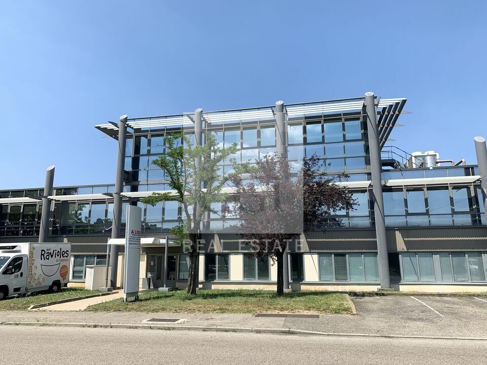 Location bureaux 1800 m² divisibles à partir de 120 m²