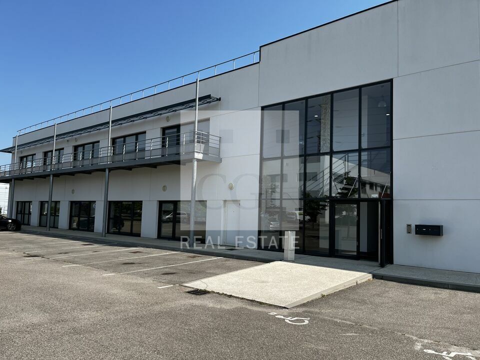 Location local d''activites 2470 m² divisibles à partir de 229 m²