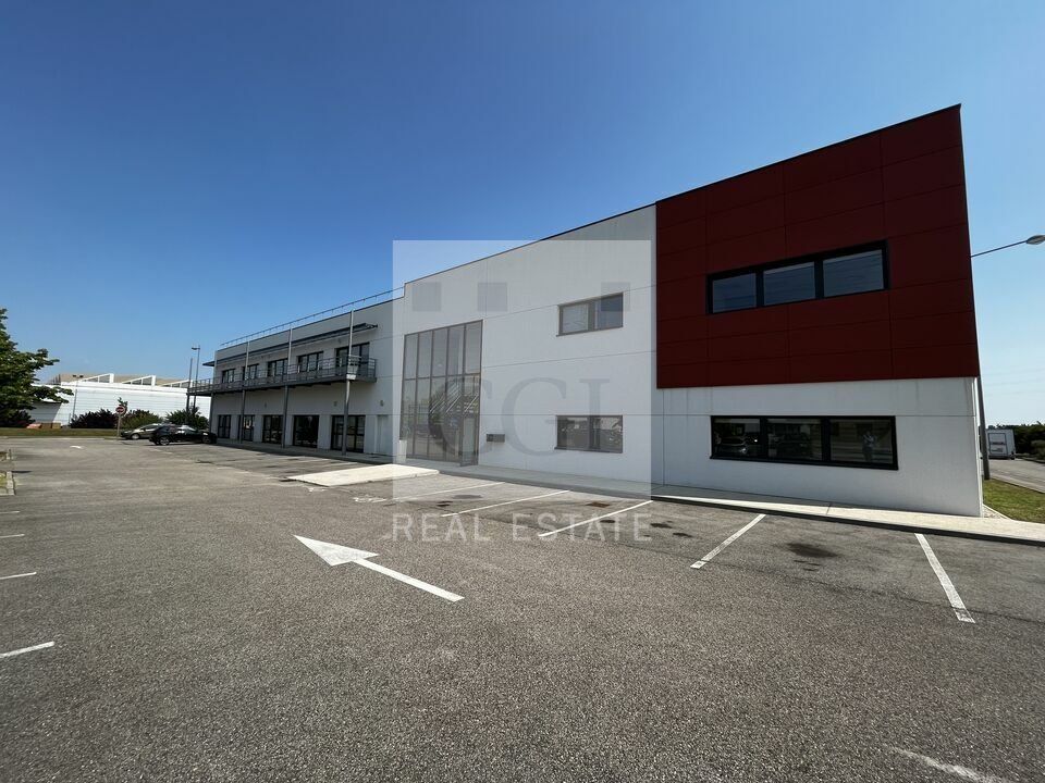 BUREAUX / LOCAL D'ACTIVITES A LOUER - SAINT PRIEST