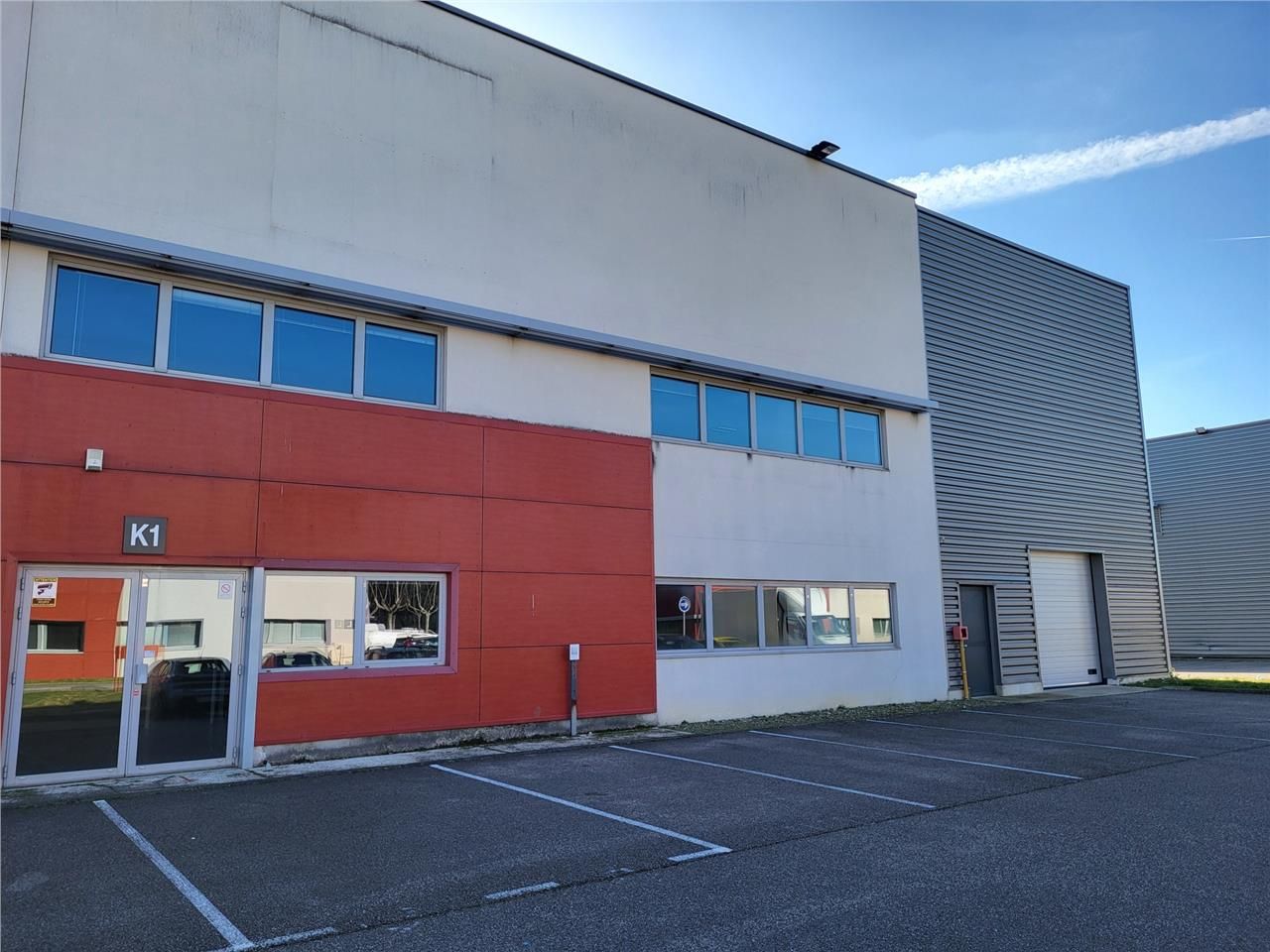 Location local 406 m² à Saint-Priest