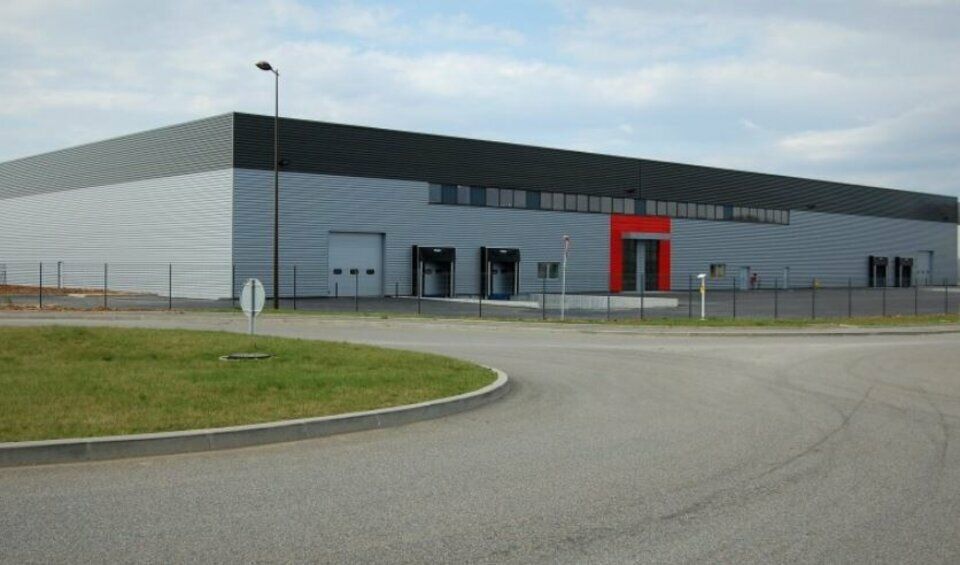 À Louer – Local d'Activités de 565 m² – Dagneux – Accès PL & Grande Hauteur 